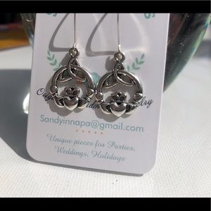 ☘️Claddagh charm earrings☘️